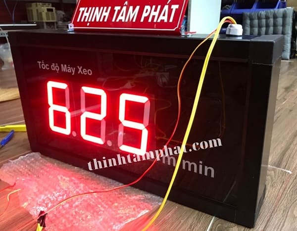 đồng hồ đo tốc độ máy
